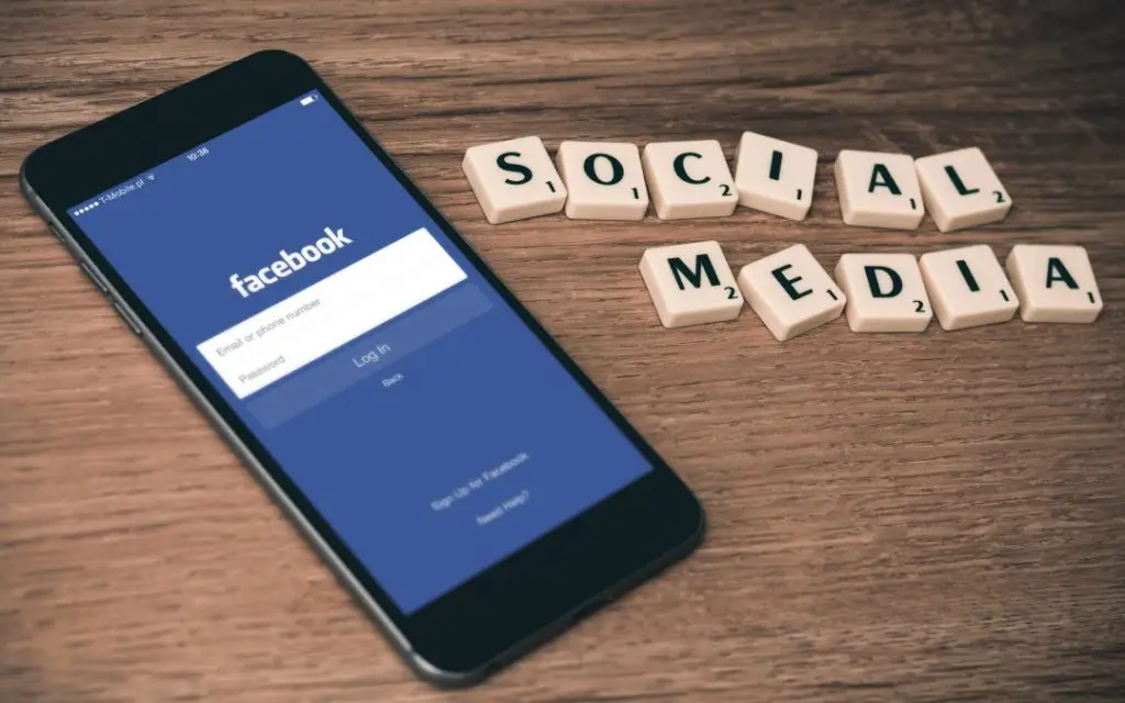 Social media scrabble tiles with smartphone